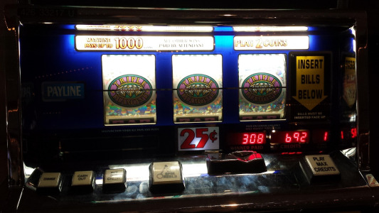 Live slots and jackpot machines for online casino players in Singapore